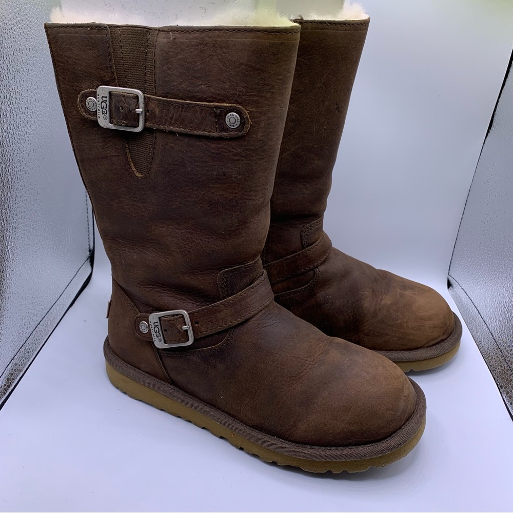 UGG Kensington size 4